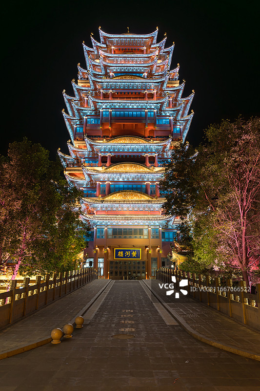 山东省滨州市蒲湖公园黄河楼夜景图片素材
