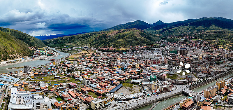炉霍县 新都村 霍尔广场 团结路 地标航拍图片素材