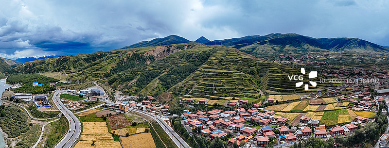 炉霍县 新都村 霍尔广场 团结路 地标航拍图片素材