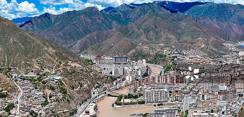昌都市 卡诺区 三江大道 317国道 澜沧江图片素材