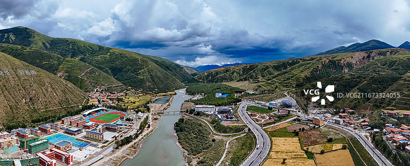 炉霍县 新都村 霍尔广场 团结路 地标航拍图片素材
