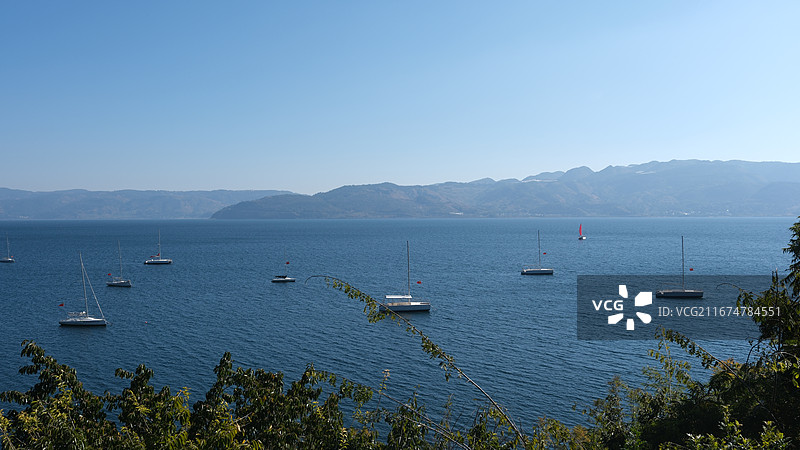云南玉溪抚仙湖明星鱼洞景区湖泊风景图片素材