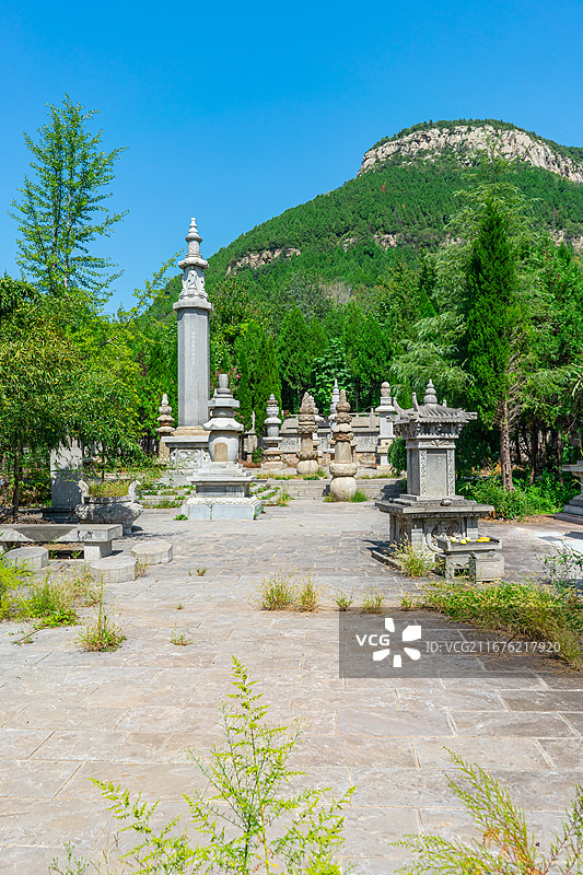 中国国内著中国山东泰安肥城吕仙景区湖屯镇陶山范蠡祠寺庙遗址北面的佛教塔林，户外白昼无人图像摄影图片素材