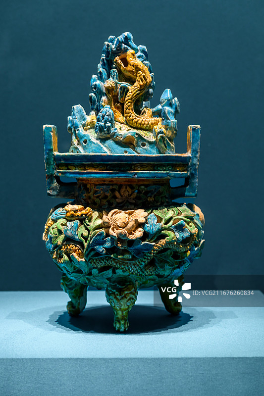 琉璃三彩龙凤纹照炉（仿汉代博山炉式样），元，北京市元大都遗址出土，北京大运河博物馆藏图片素材