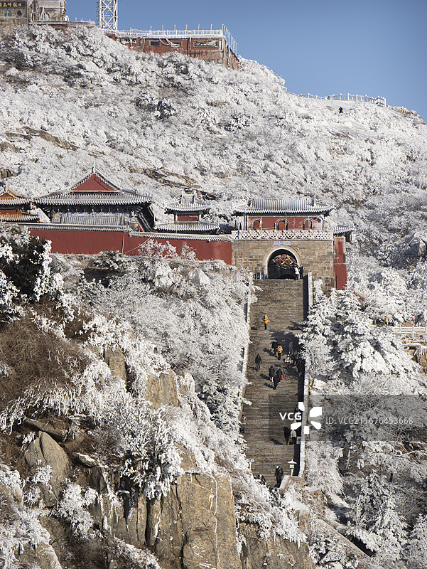 大雪后的泰山图片素材