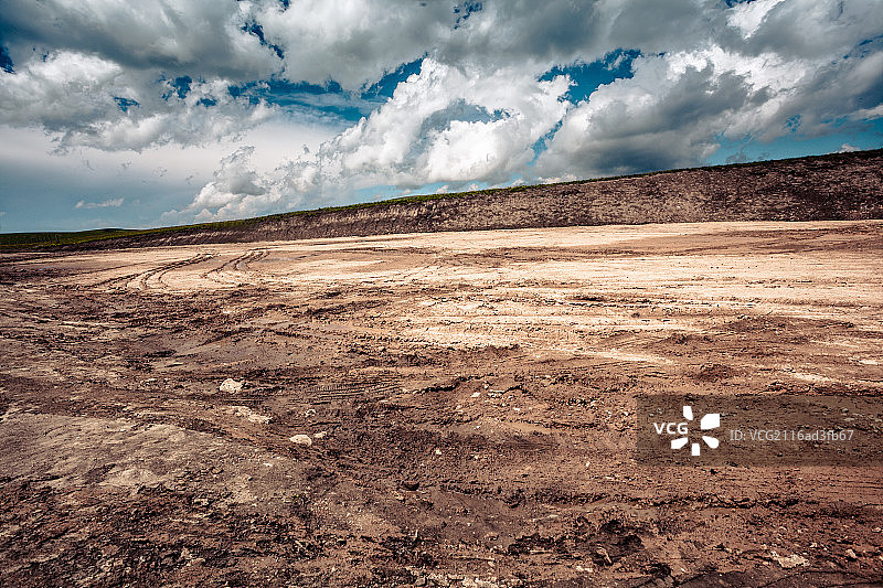 新疆天山草原裸露土地图片素材