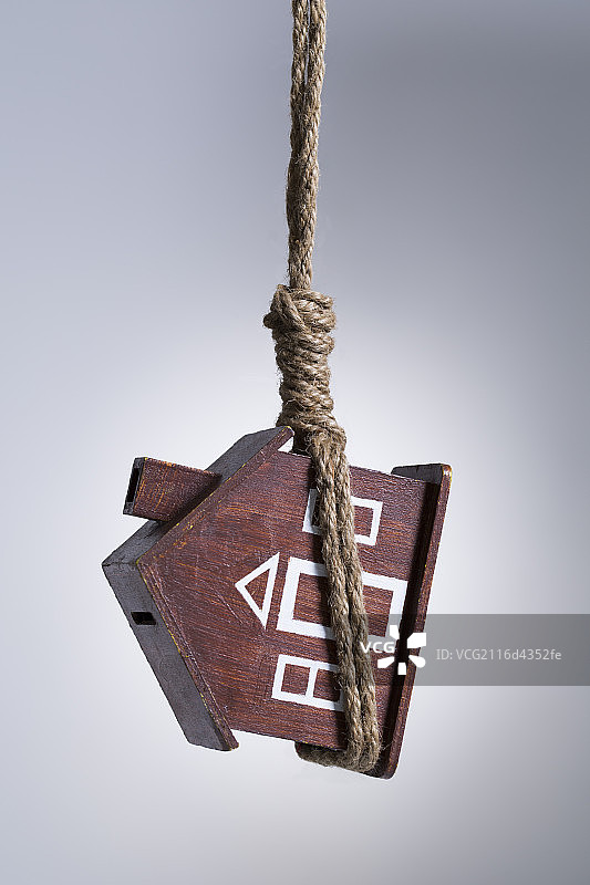 悬挂的房屋模型图片素材