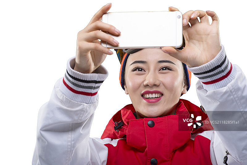 Young female skier making selfie on smartphone图片素材