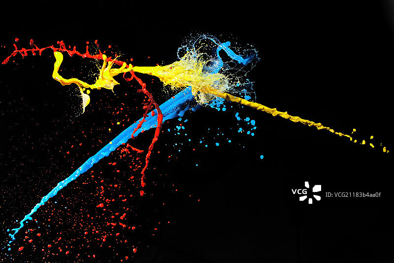 飞溅中的彩色液体图片素材