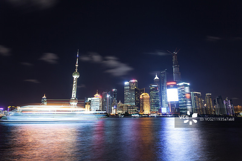 傍晚,上海外滩的天际线图片素材