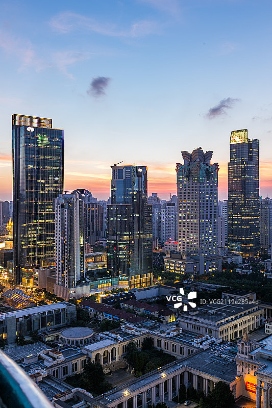 上海静安寺嘉里中心图片素材