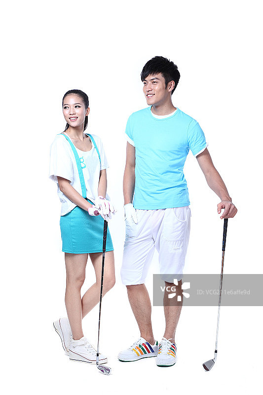 练习高尔夫的青年男女图片素材