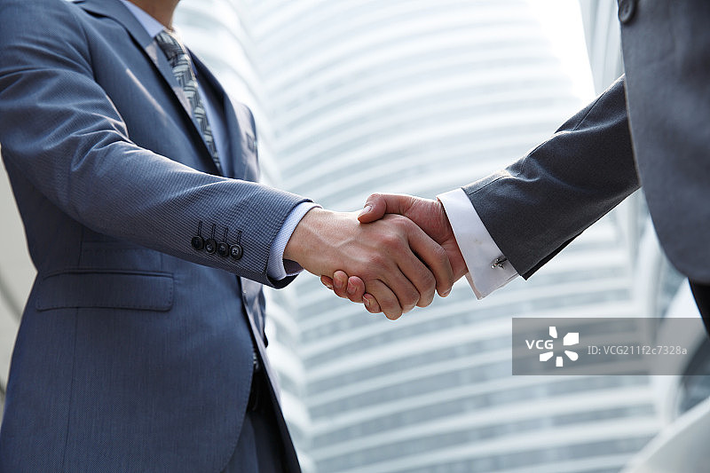 商务人士握手图片素材