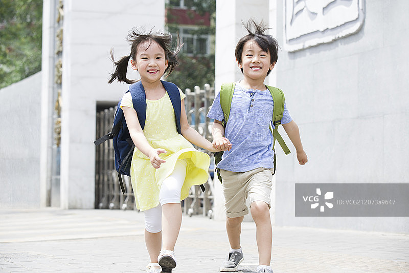 可爱的小学生图片素材