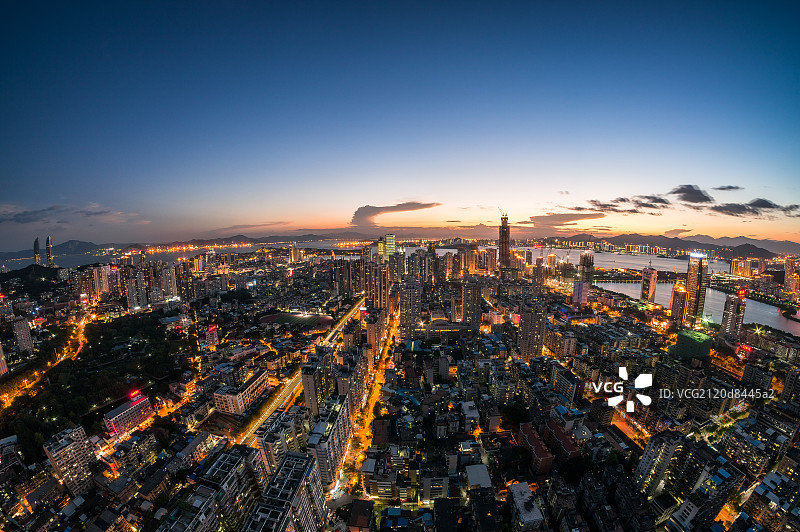 航拍厦门市区黄昏全景图片素材