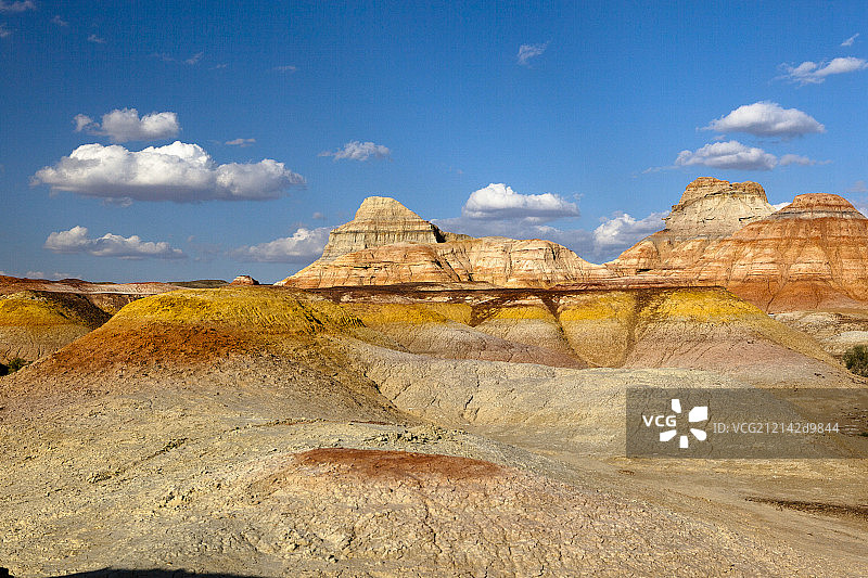 新疆五彩山雅丹地貌图片素材