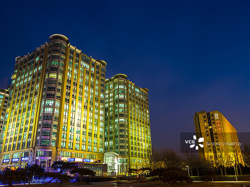 北京东单标志建筑夜景图片素材