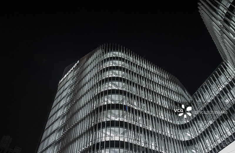 北京光华路SOHO建筑外观夜景图片素材