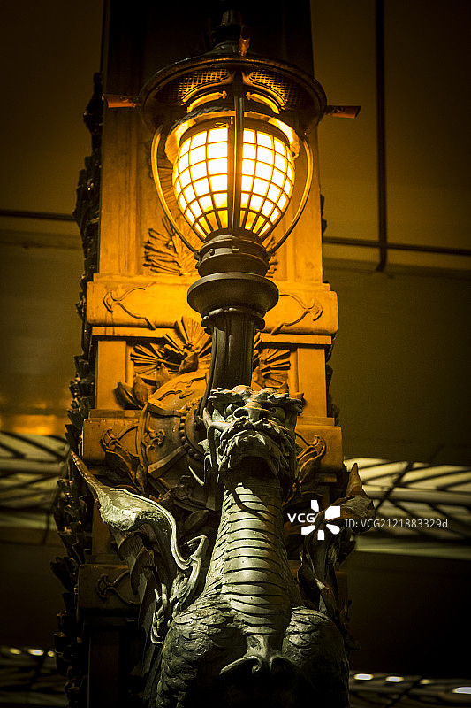 Statue of Kylin at Nihombashi bridge in Tokyo图片素材