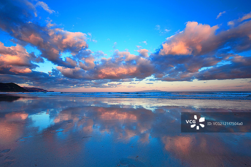 傍晚的白滨海滩图片素材