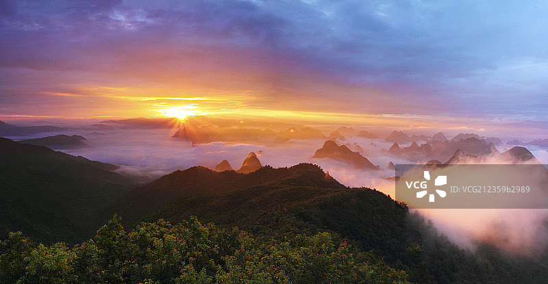 广西桂林尧山风光图片素材