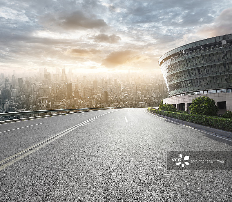 上海科技馆和道路图片素材