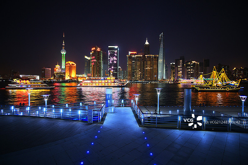 上海城市景观十六铺码头图片素材