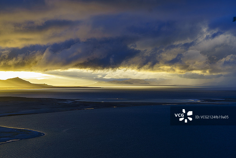 扎日南木措早霞图片素材