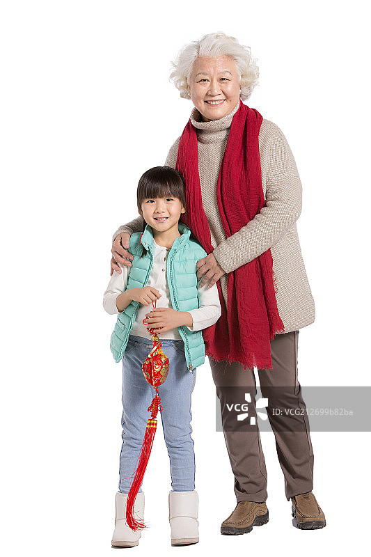 手拿福袋的孙女和老年女人图片素材