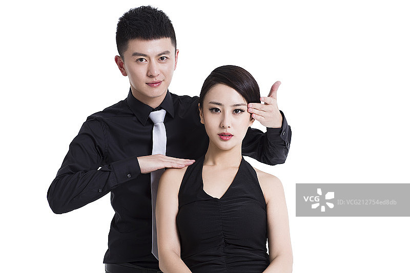 时尚造型师与年轻女子图片素材