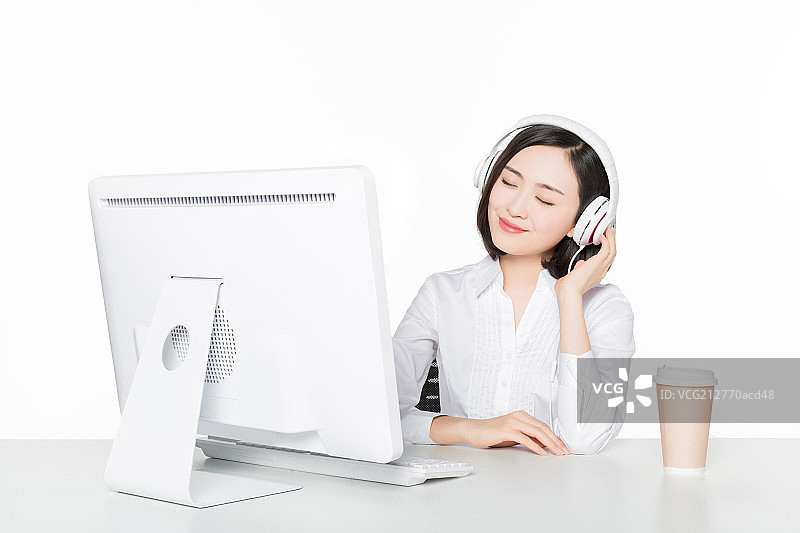 白领女性戴着耳麦图片素材