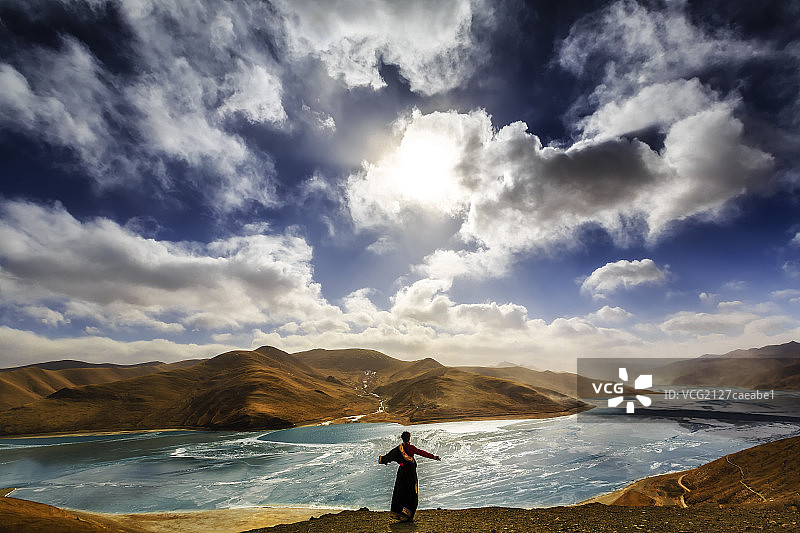 羊卓雍错图片素材