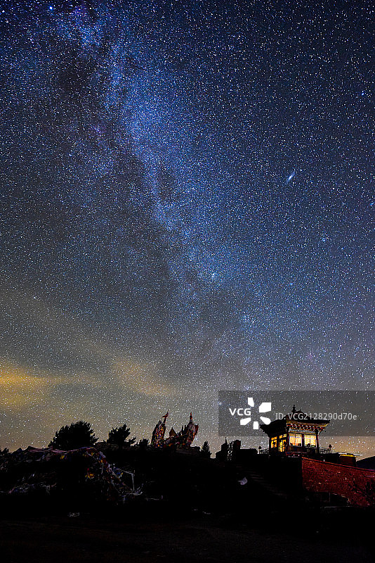 五明佛学院的星空图片素材