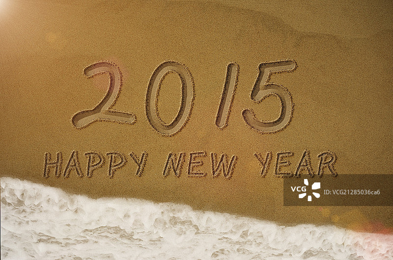 沙滩上的新年快乐图片素材