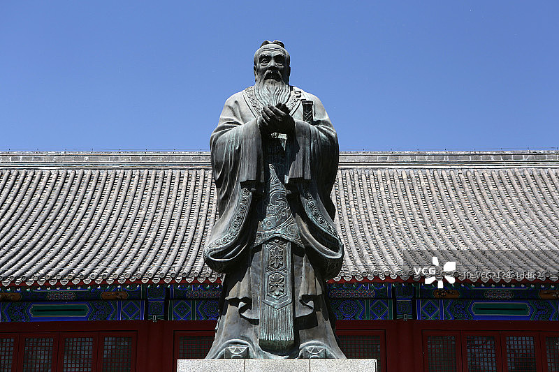 北京孔庙里的孔子雕像图片素材
