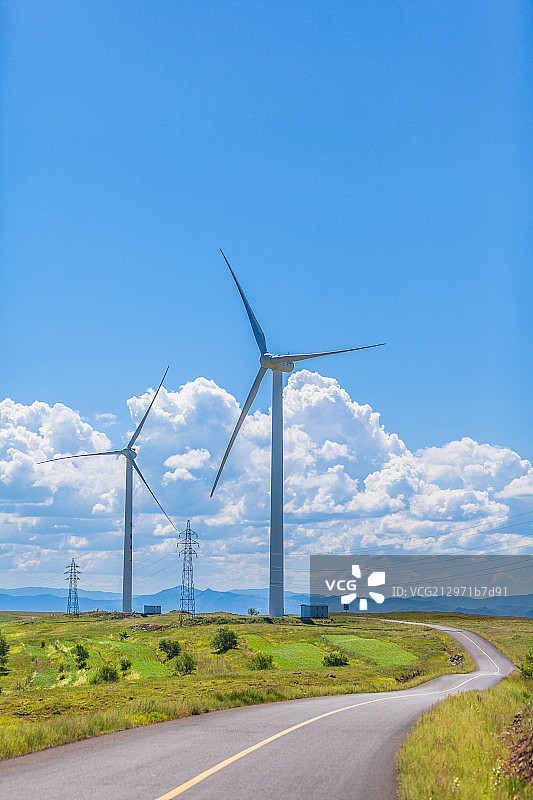 草原上的风车图片素材