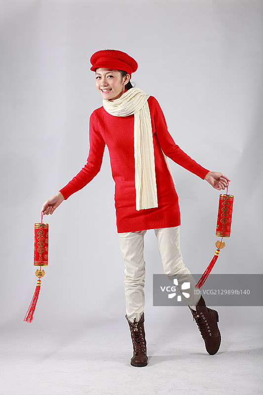 穿红色衣服的中国女人图片素材