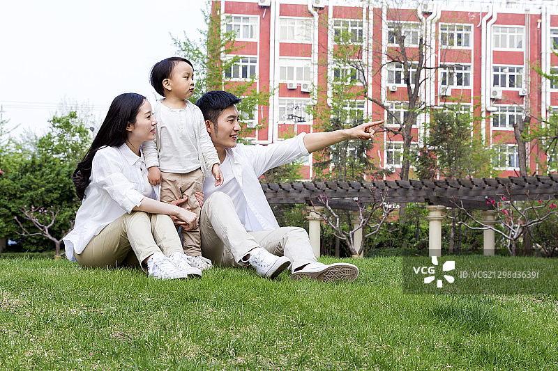 幸福的一家三口图片素材