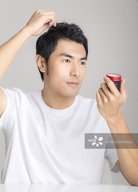 青年男士美发肖像图片素材