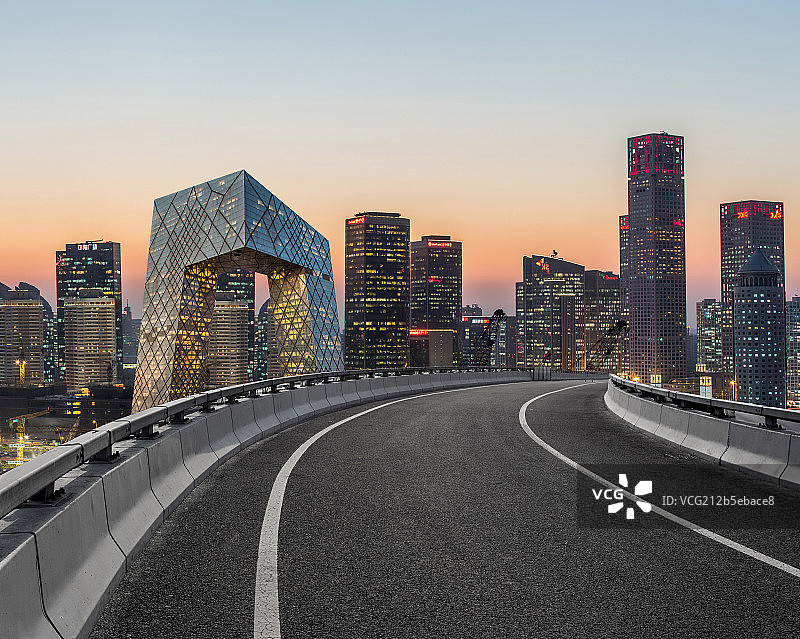 北京国贸CBD现代建筑和路面图片素材