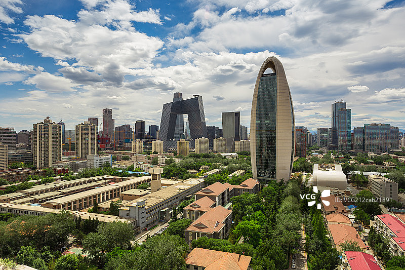 蓝天白云下的CBD人民日报社图片素材