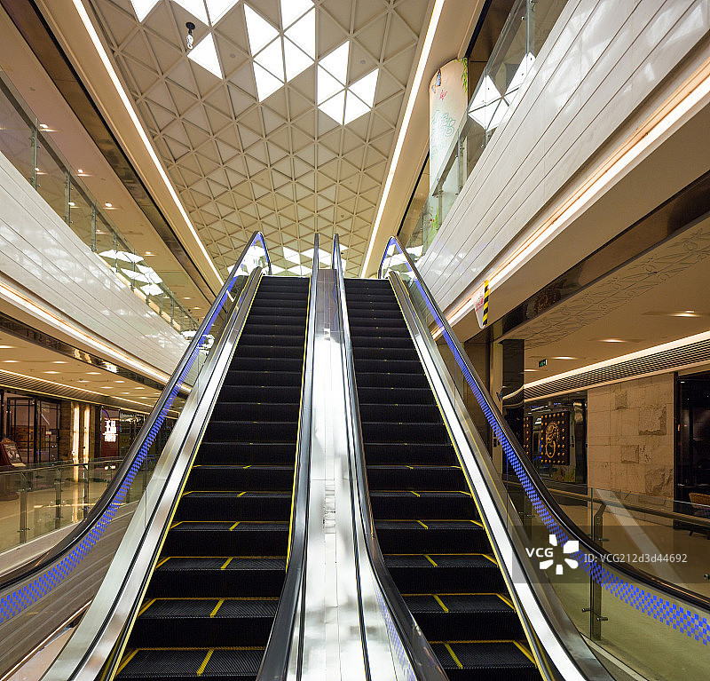 商场自动扶梯图片素材