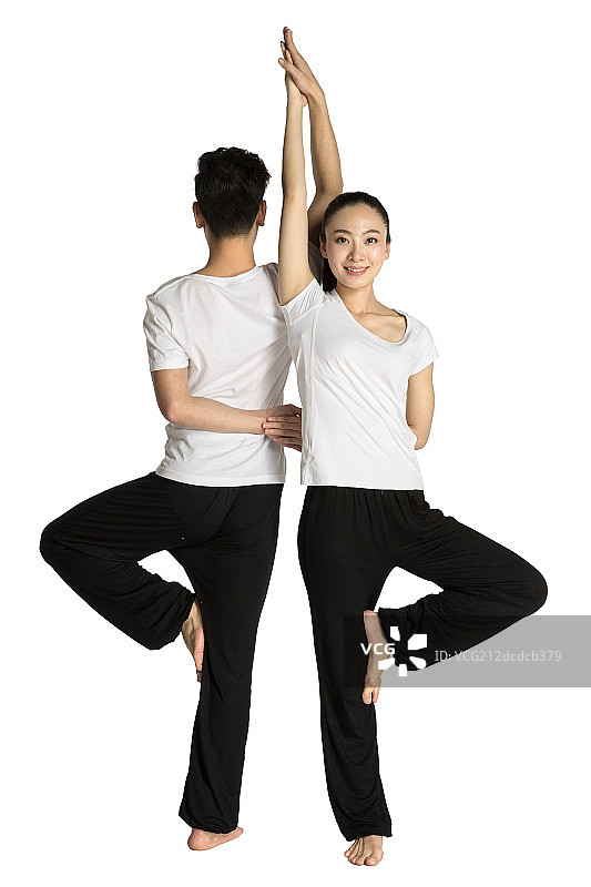 青年男女做瑜伽图片素材