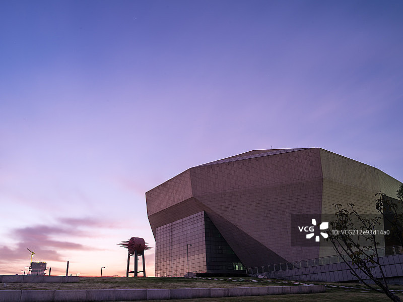 山西大剧院建筑外观局部清晨拍摄图片素材