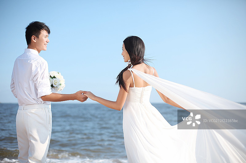 海边浪漫婚纱情侣图片素材