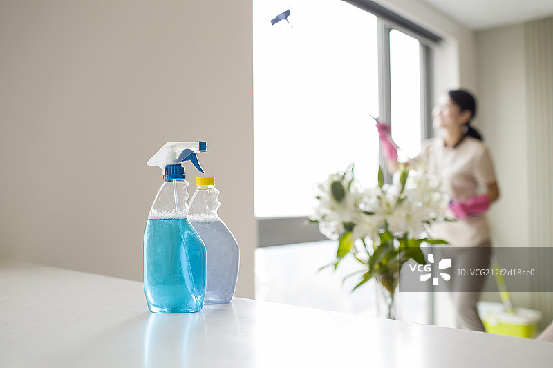 家政服务擦玻璃图片素材