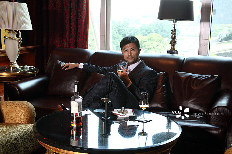 抽雪茄的男人图片素材