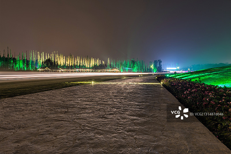 度假区道路夜景图片素材