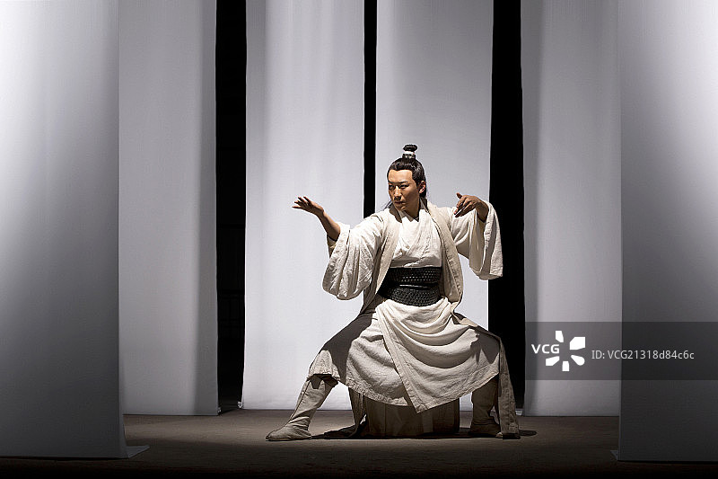 古装男子练武术图片素材