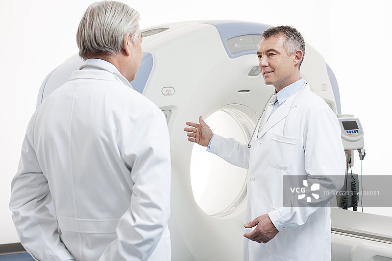 CT室里的医生图片素材